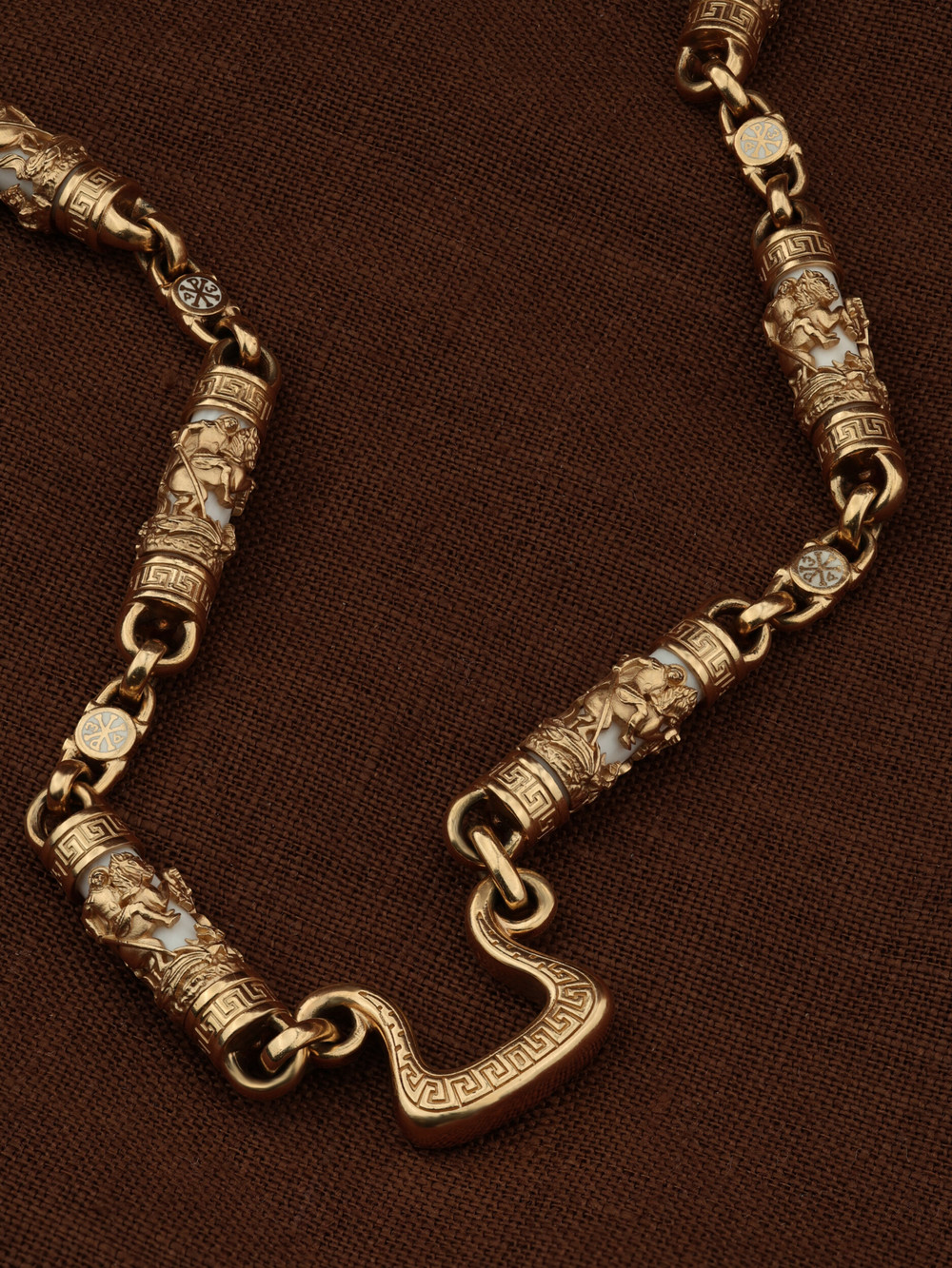 Цепь из золота c эмалью и бивнем мамонта