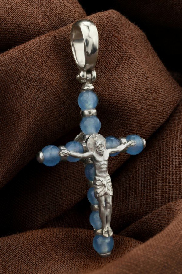 Крест из белого золота c жадеитом