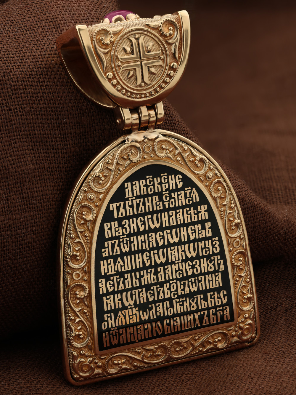 Образок из золота c эмаль , рубином и бивнем мамонта