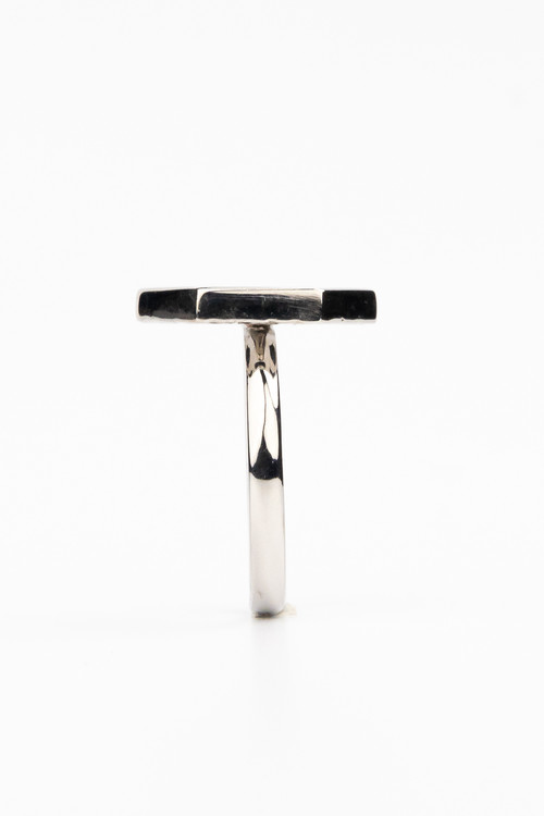 Кольцо из белого золота c ониксом