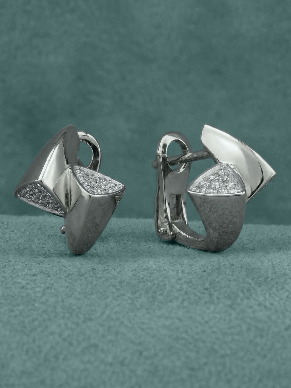 Серьги из белого золота c бриллиантами