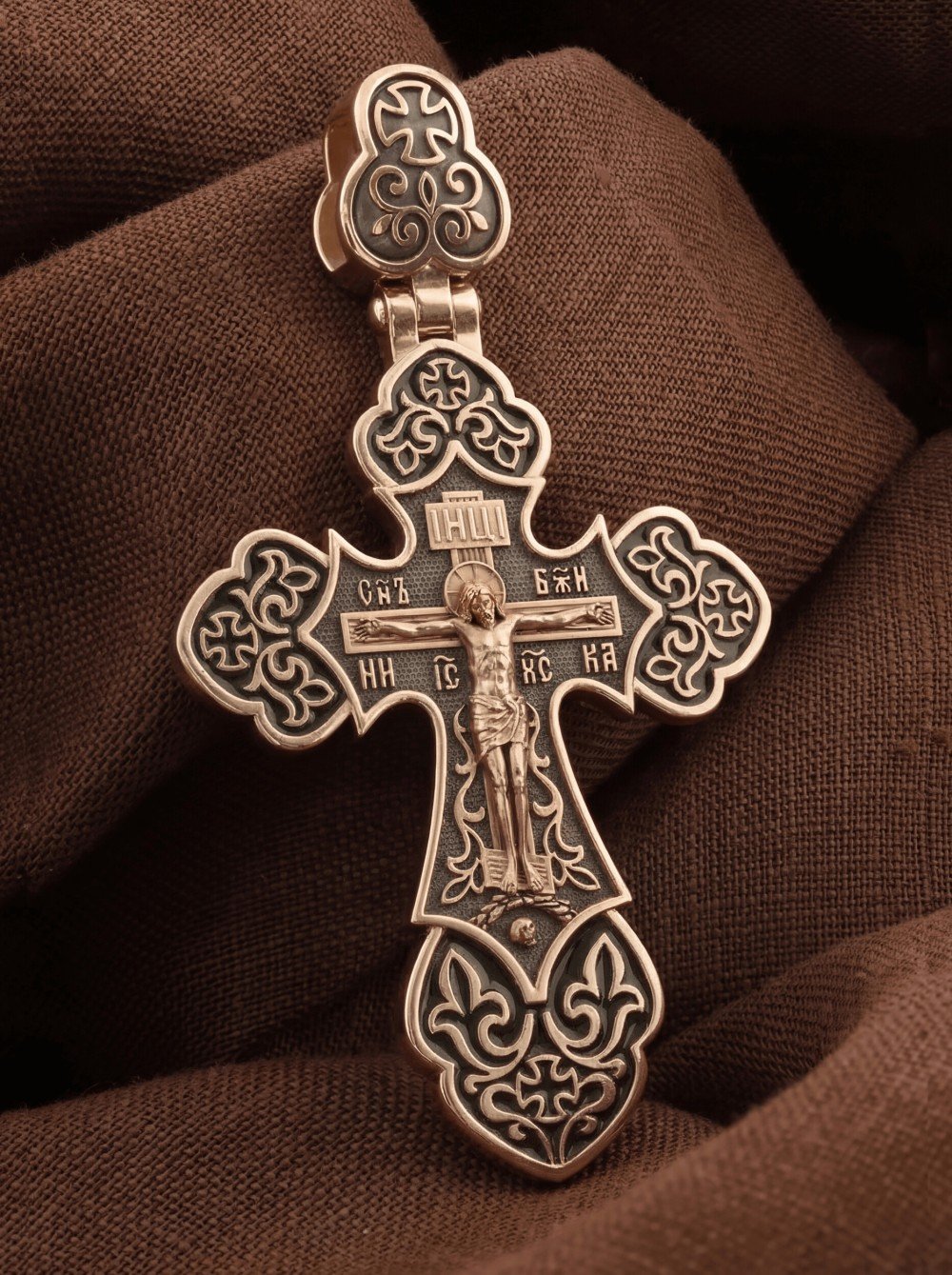 Крест из золота c эмаль