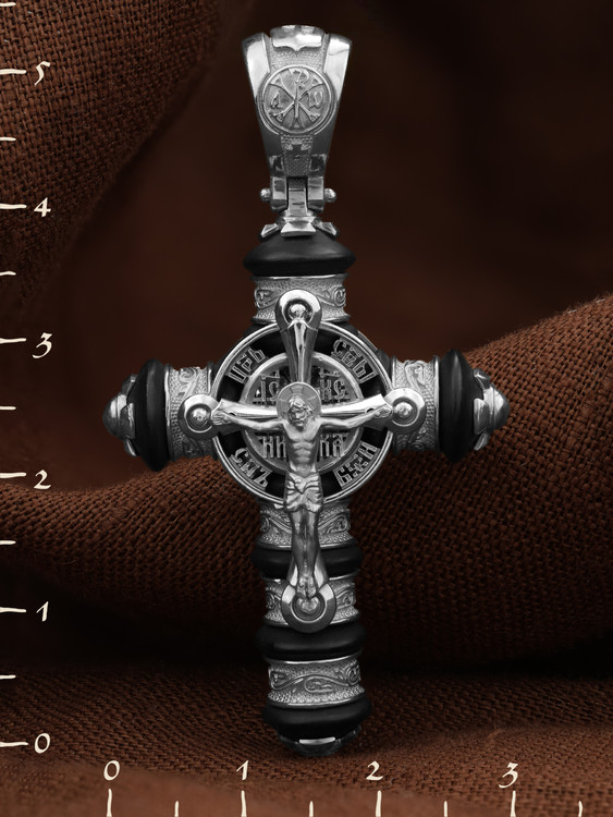 Крест из белого золота c ониксом