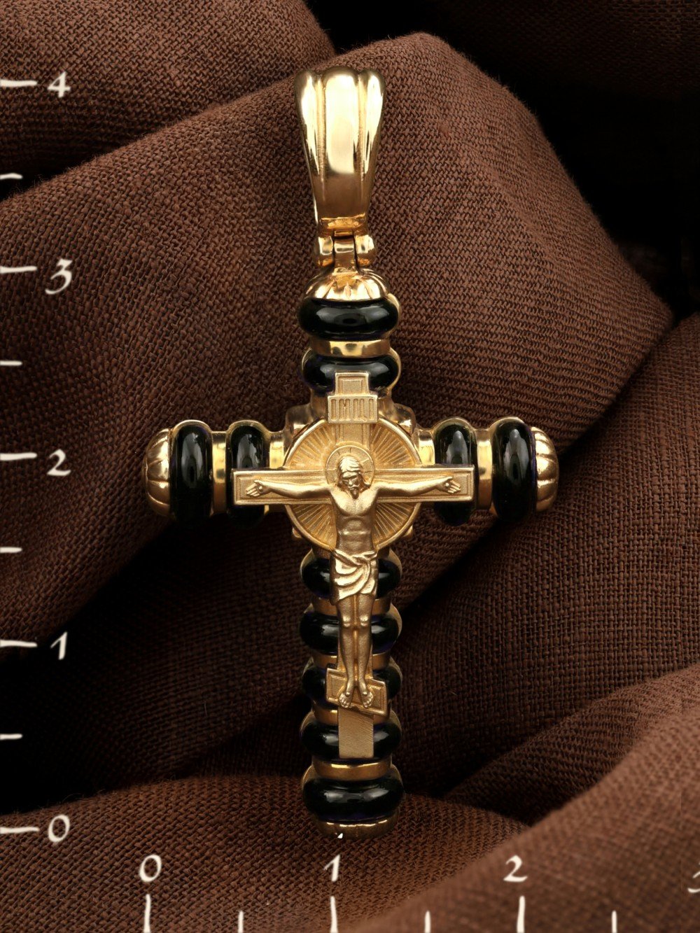 Крест из лимонного золота c ониксом