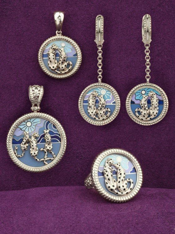 Подвеска из белого золота c эмаль