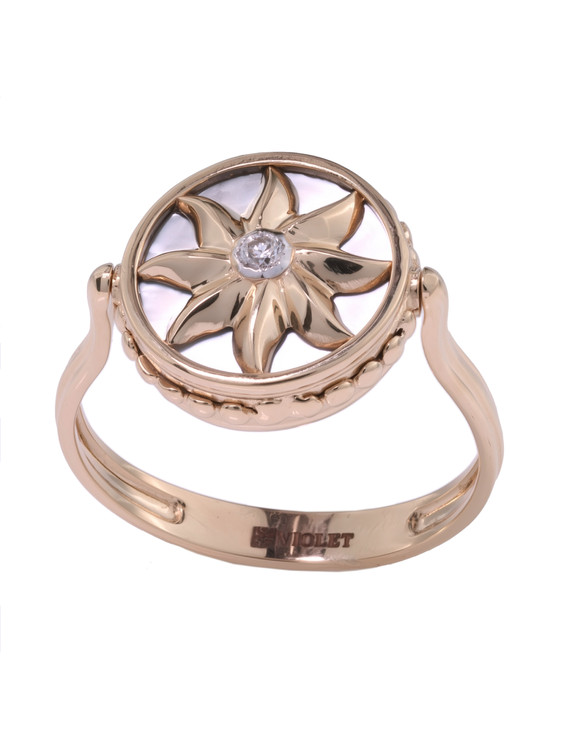 Кольцо из золота c бриллиантами, ониксом и перламутром