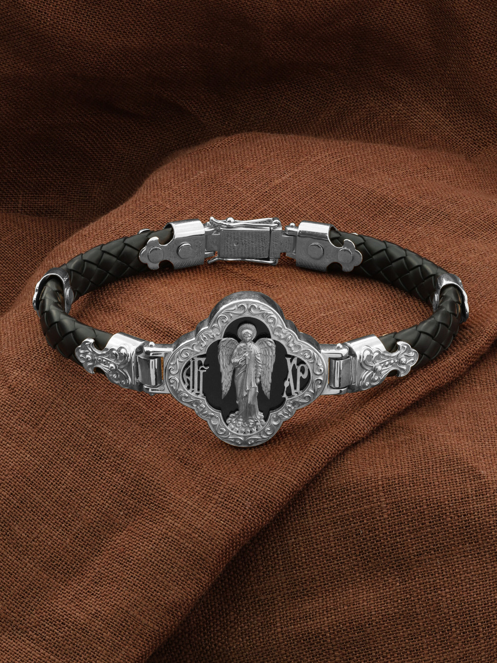 Браслет из белого золота c шнурком и ониксом