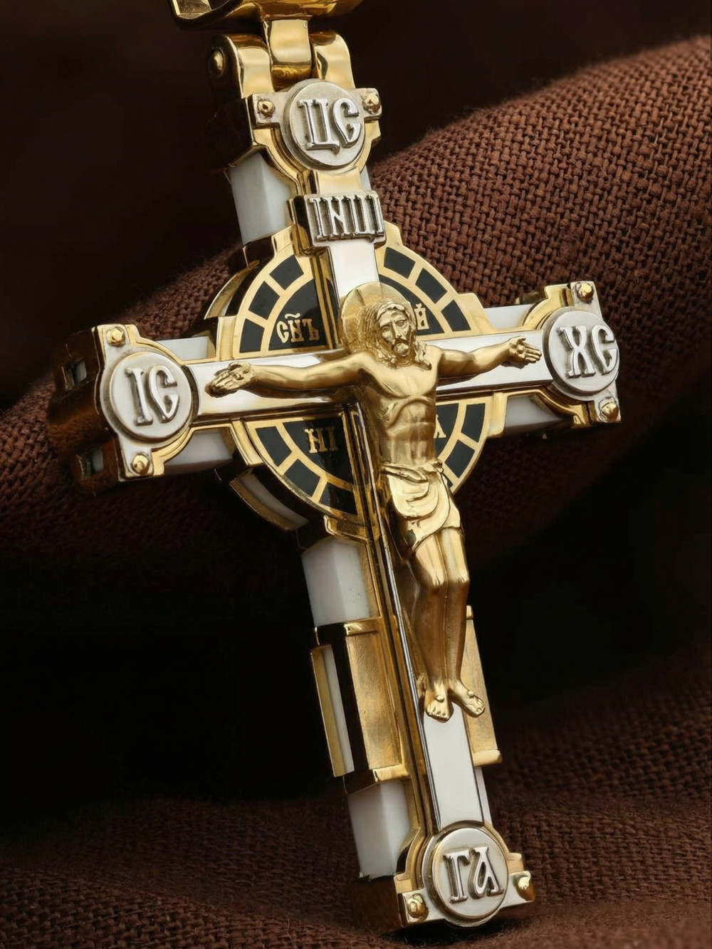 Крест из лимонного золота c эмалью и бивнем мамонта