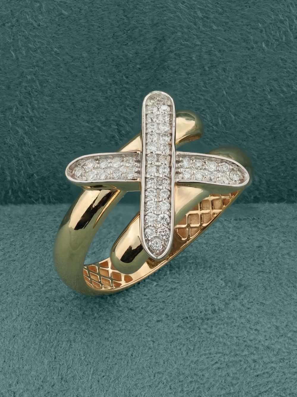 Кольцо из золота c бриллиантами