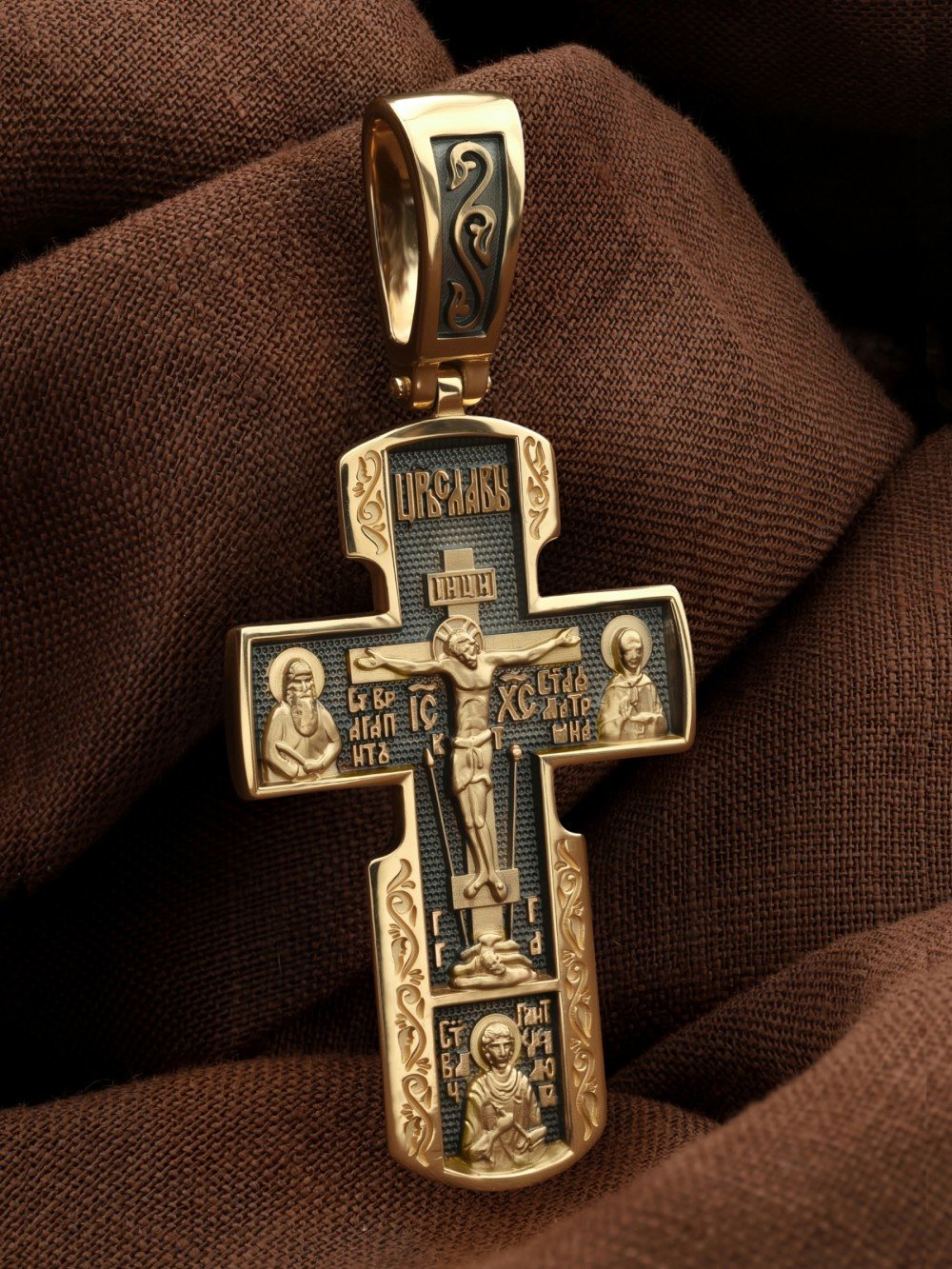 Крест из лимонного золота