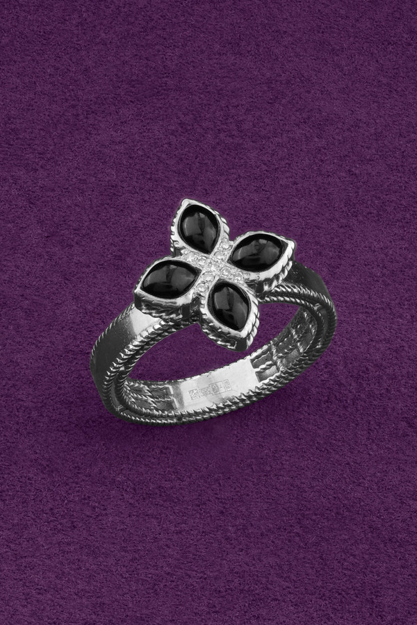 Кольцо из белого золота c бриллиантами и ониксом