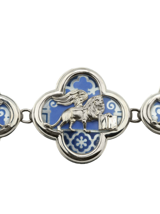 Браслет из белого золота c эмалью, жемчугом и перламутром