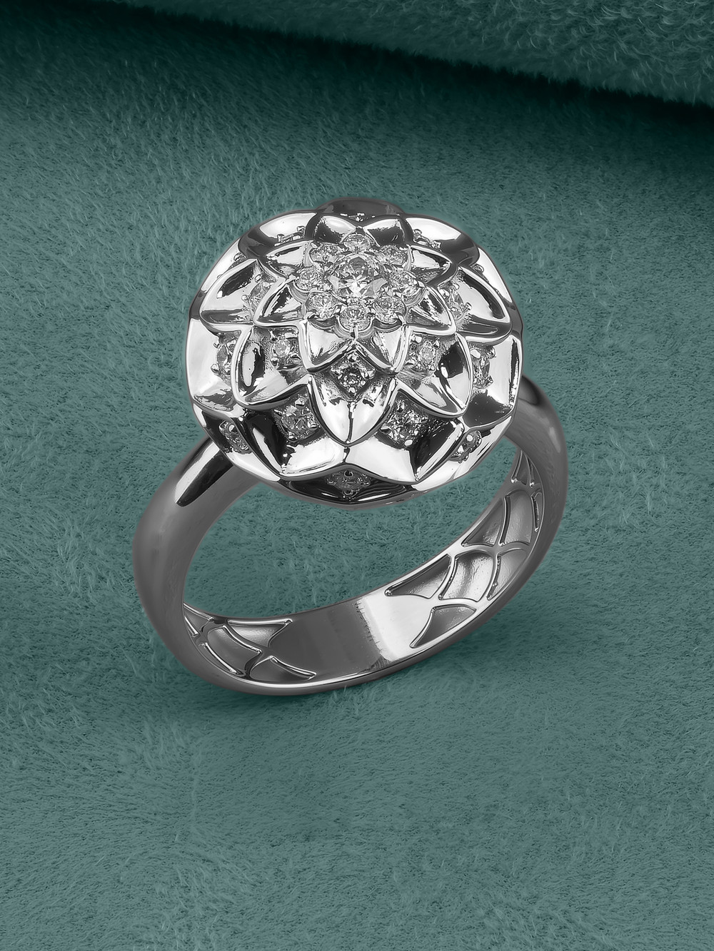 Кольцо из белого золота c бриллиантами