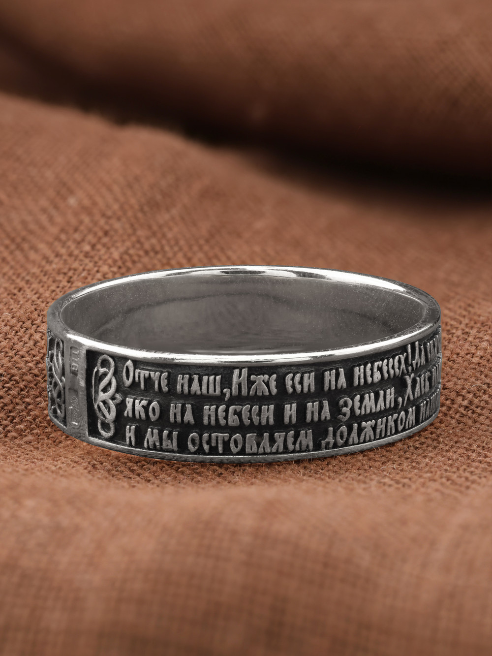 Кольцо из белого золота