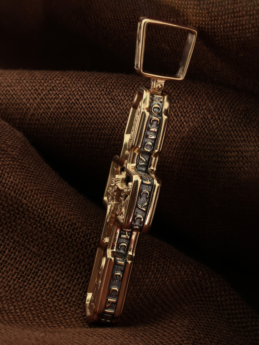 Крест из золота c ониксом