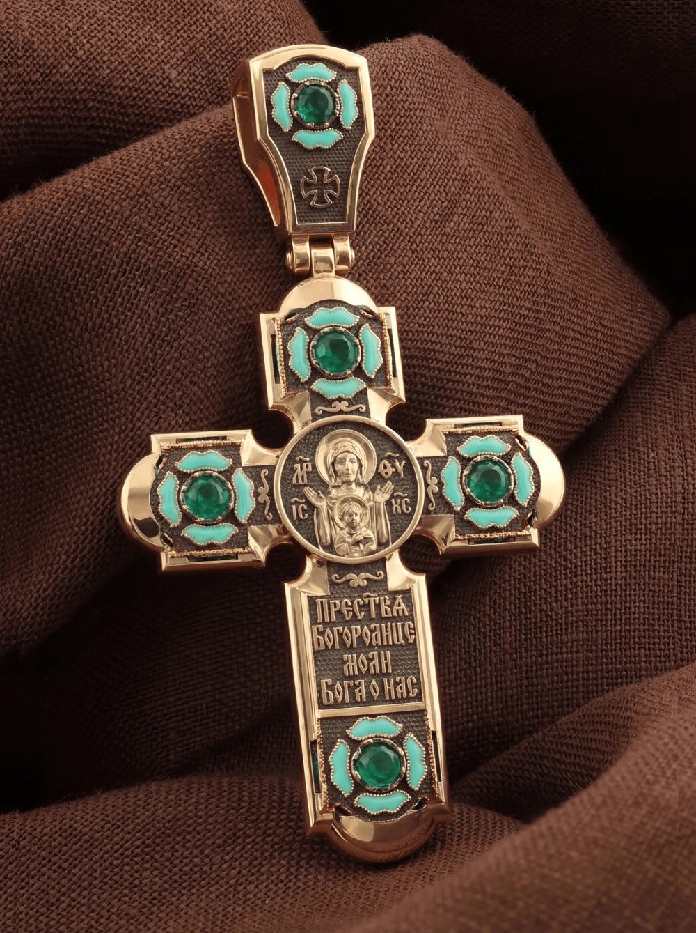 Крест из золота c эмалью и хризопразом