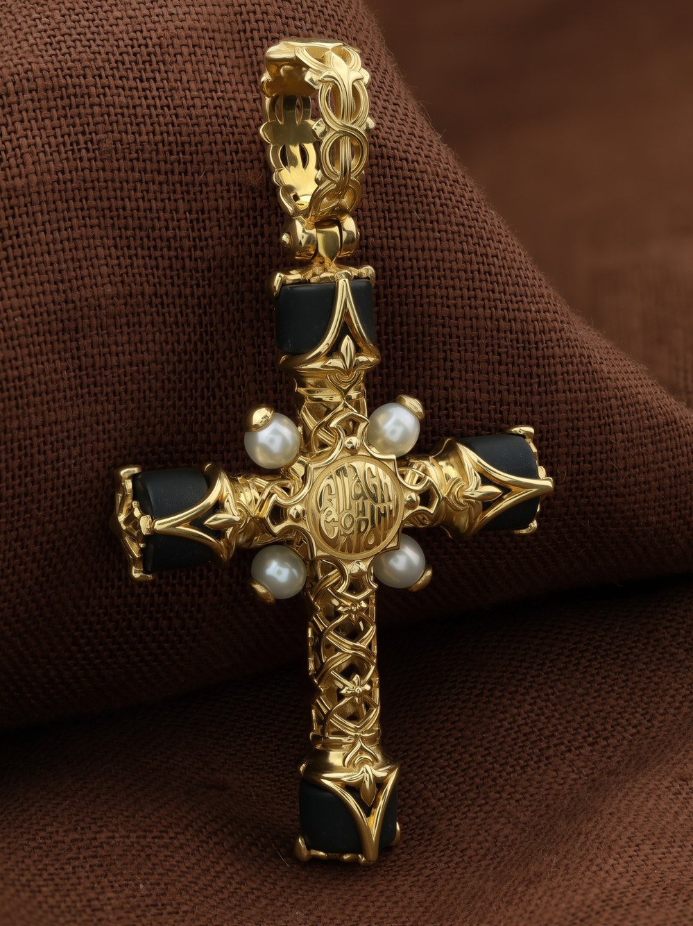 Крест из лимонного золота c ониксом и малахитом