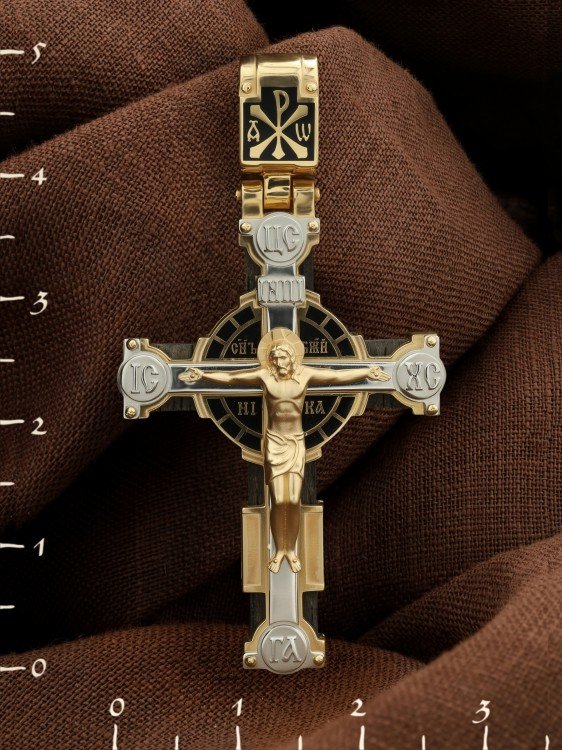 Крест из лимонного золота c эмаль и эбеновым деревом