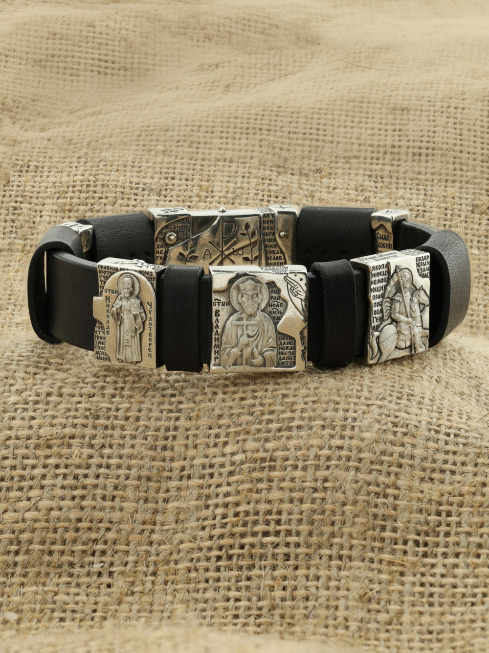 Браслет из серебра c кожаным шнурком