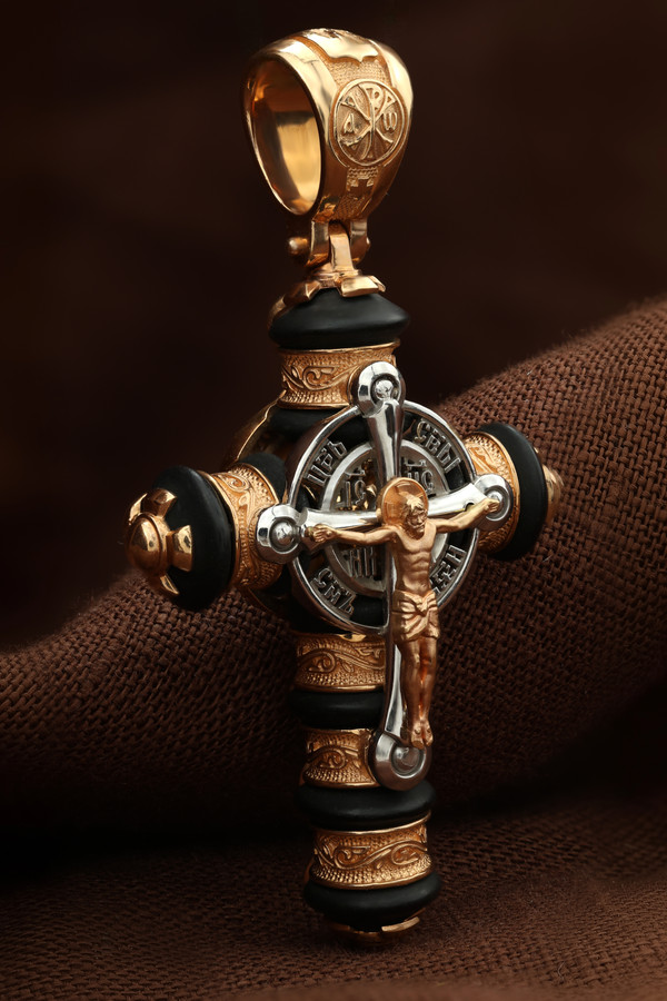 Крест из золота c ониксом