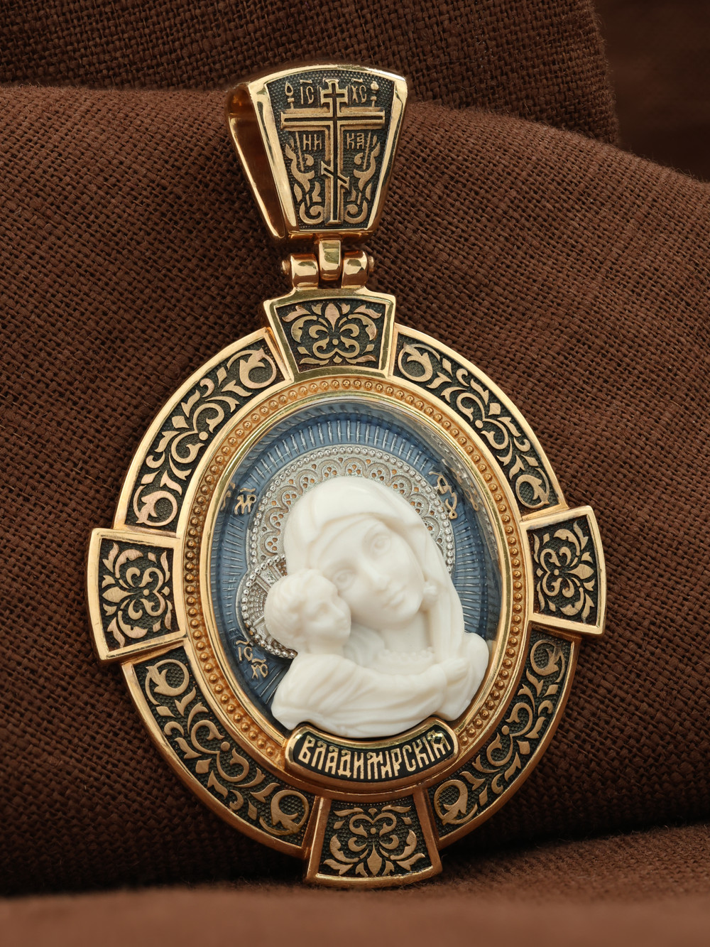 Образок из золота c эмаль и бивнем мамонта