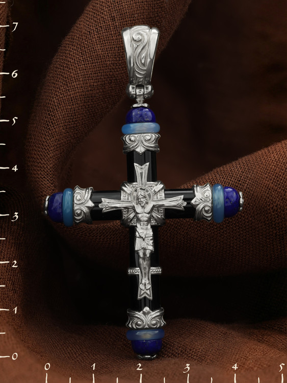 Крест из белого золота c ониксом, агатом и лазуритом