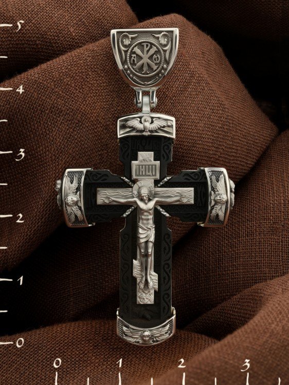 Крест из белого золота c эбеновым деревом