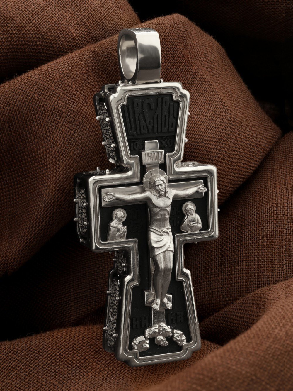 Крест из белого золота c эбеновым деревом