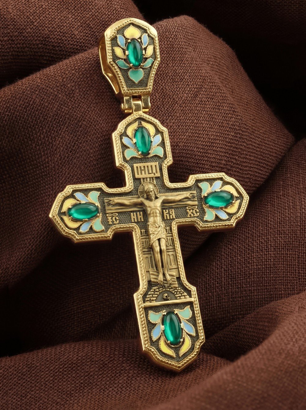 Крест из лимонного золота c эмалью и хризопразом