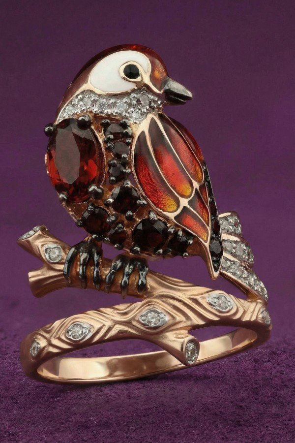 Кольцо из золота c эмаль , фианитом и гранатом