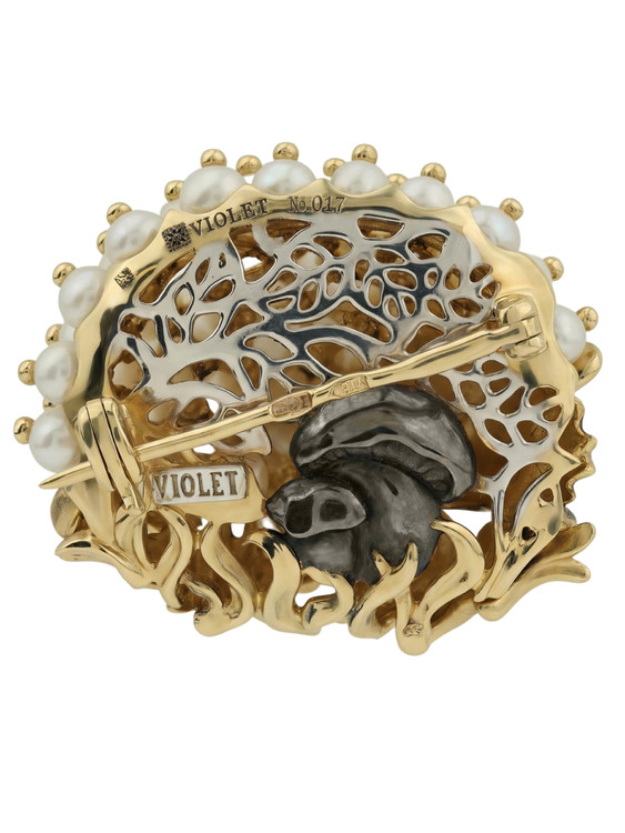 Брошь из лимонного золота c эмалью и жемчугом