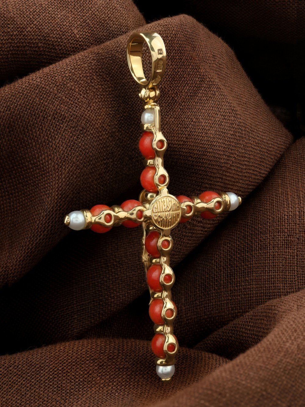 Крест из лимонного золота c жемчугом и кораллом