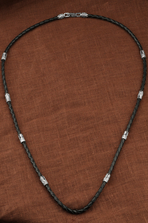 Шнурок кожаный из белого золота c кожаным шнурком