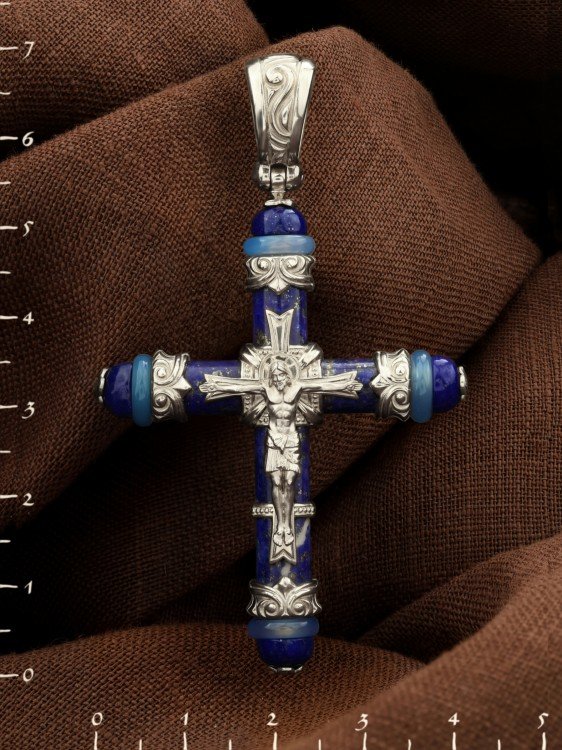 Крест из белого золота c агатом и лазуритом