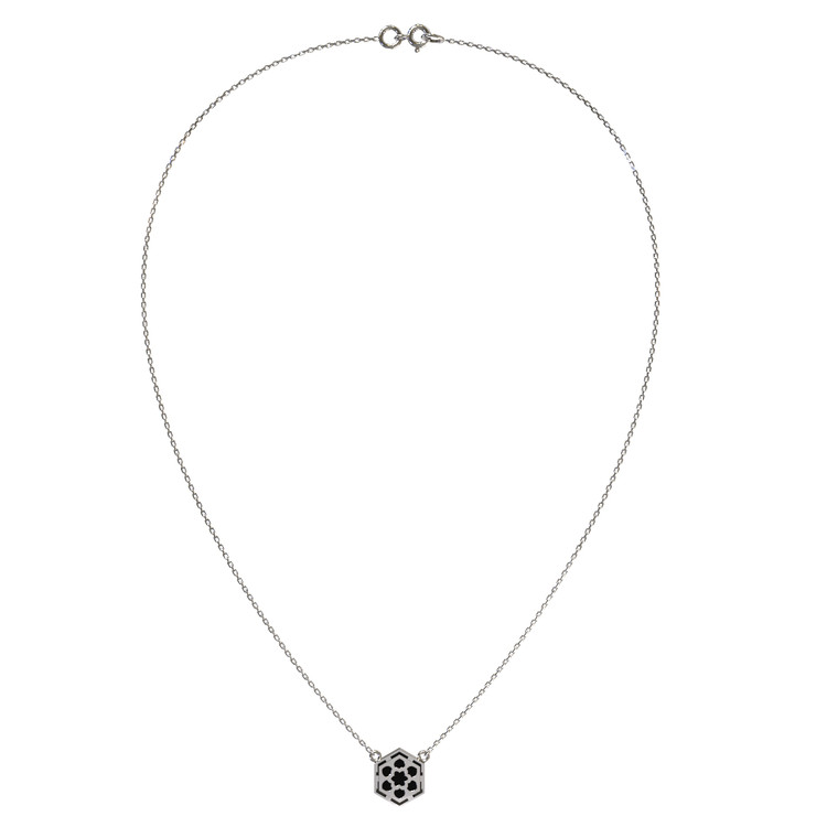 Колье из белого золота c ониксом