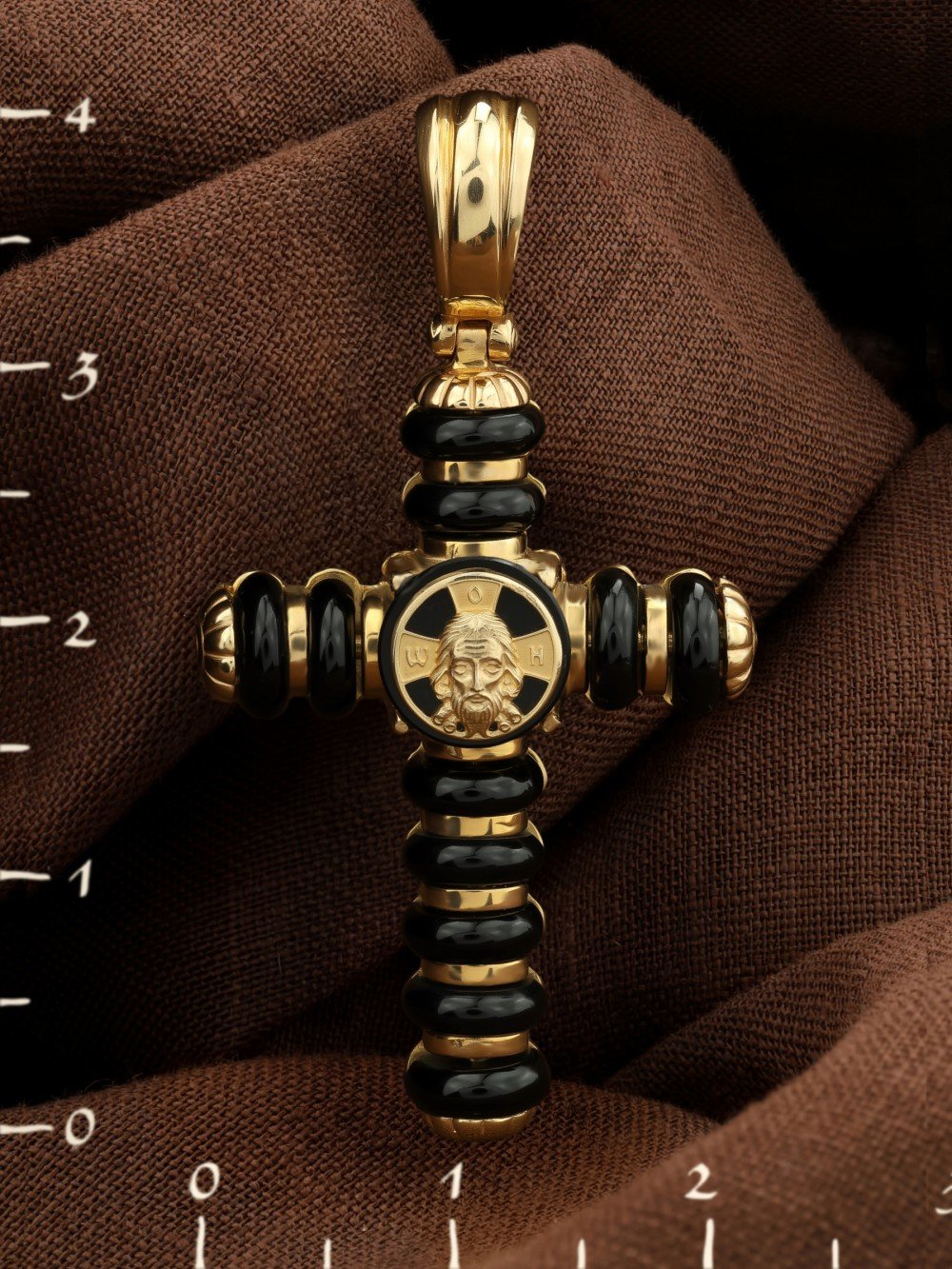 Крест из лимонного золота c ониксом