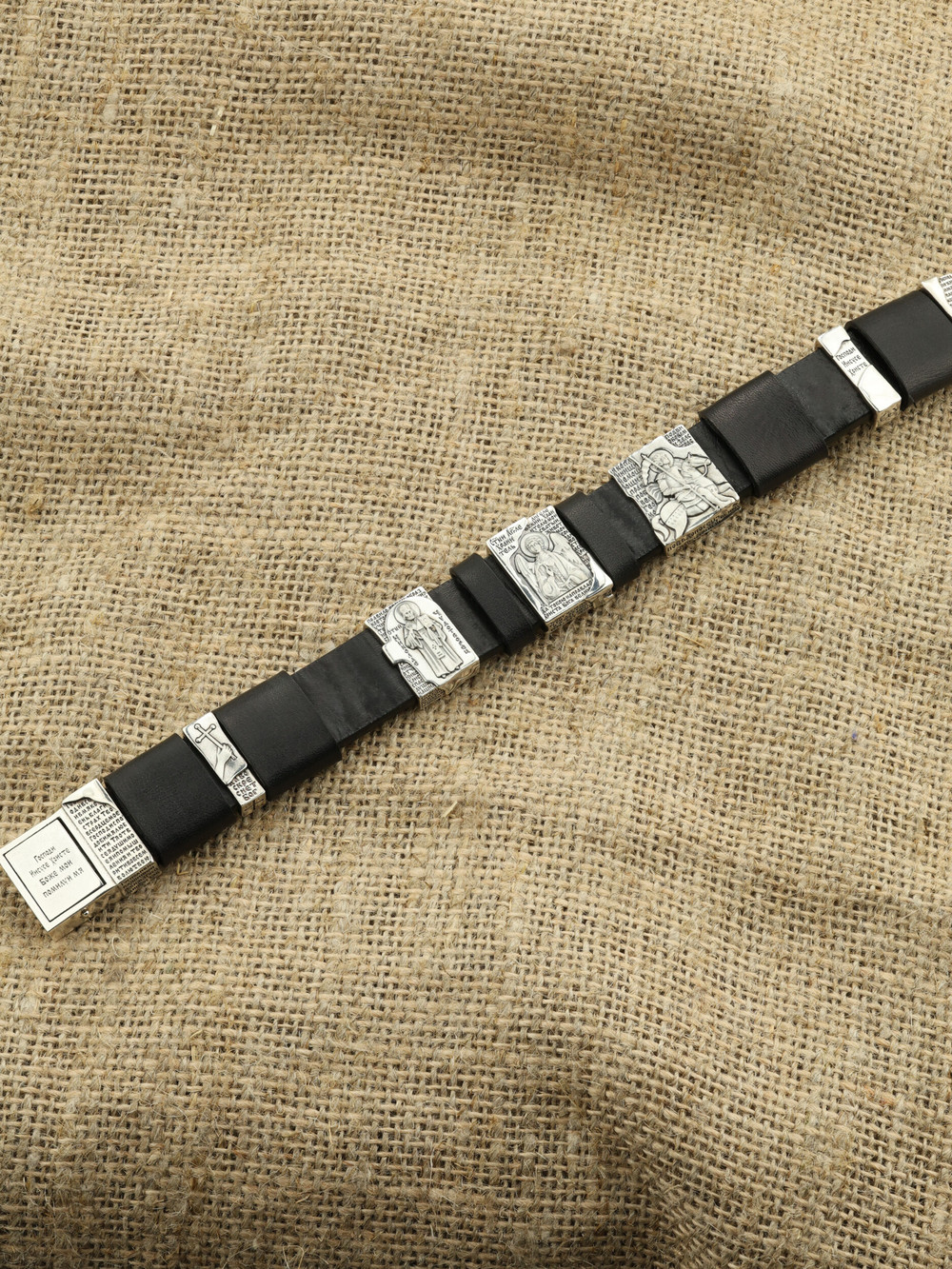 Браслет из серебра c кожаным шнурком