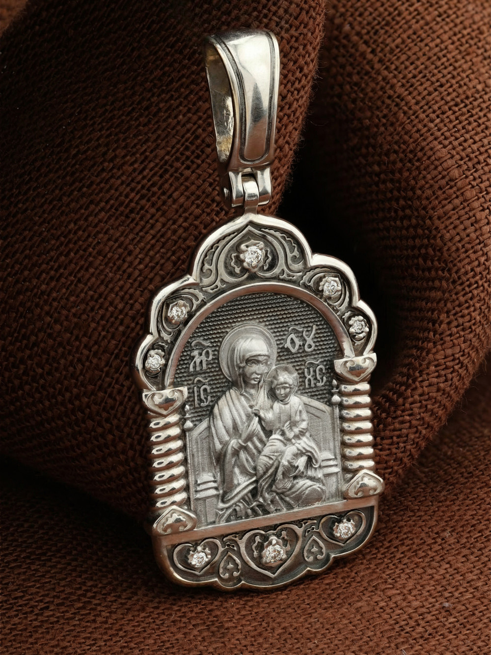 Образок из белого золота c бриллиантами