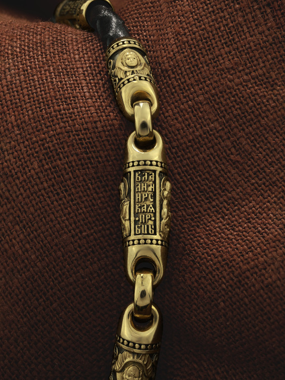 Браслет из лимонного золота c кожаным шнурком