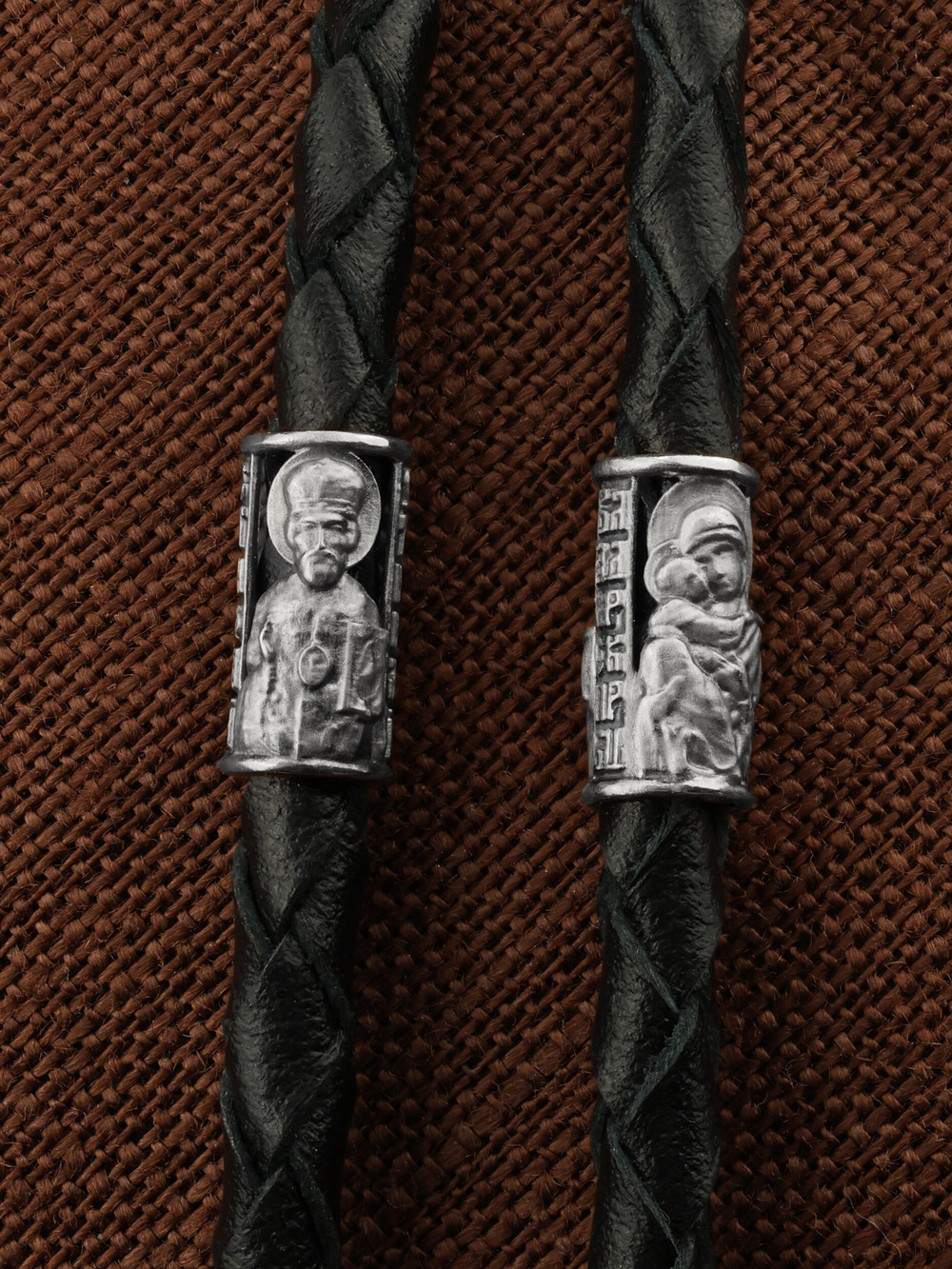 Шнурок кожаный из белого золота c кожаным шнурком