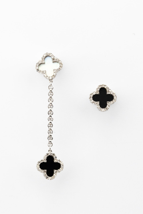 Серьги из белого золота c бриллиантами, ониксом и перламутром