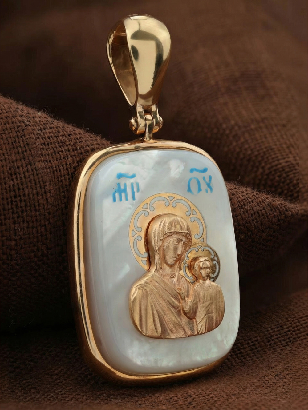 Образок из золота c эмаль и перламутром