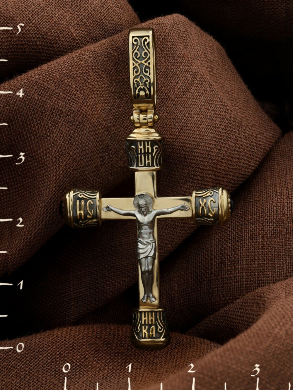 Крест из лимонного золота c ониксом