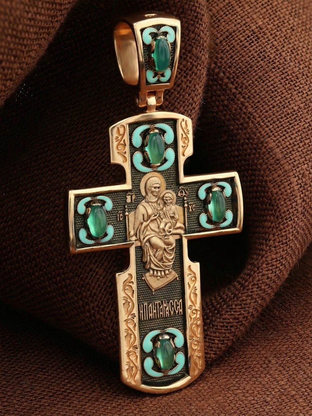 Крест из золота c эмалью и хризопразом