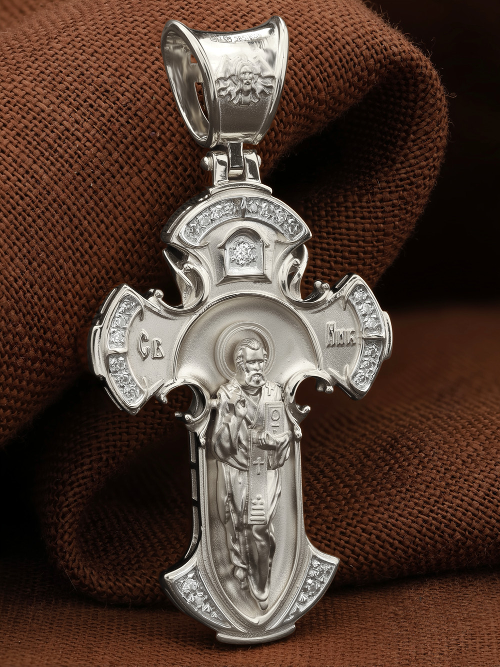 Крест из белого золота c бриллиантами