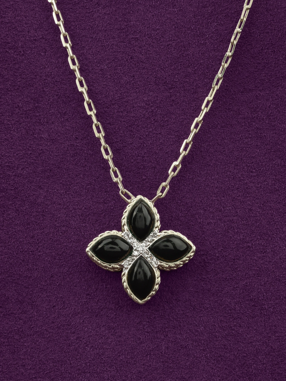 Колье из белого золота c бриллиантами и ониксом