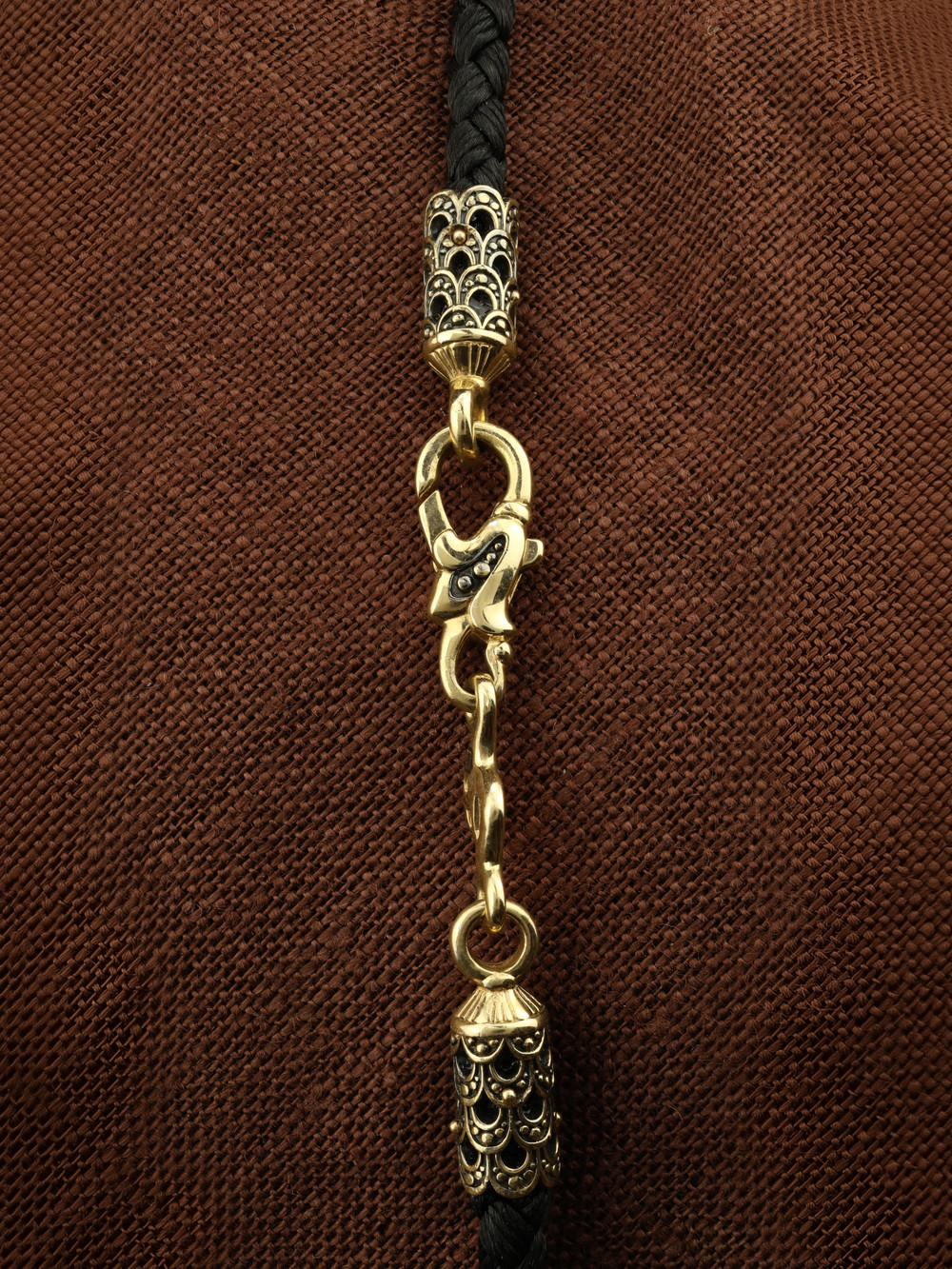 Шнурок шёлковый из лимонного золота c шёлковым шнурком