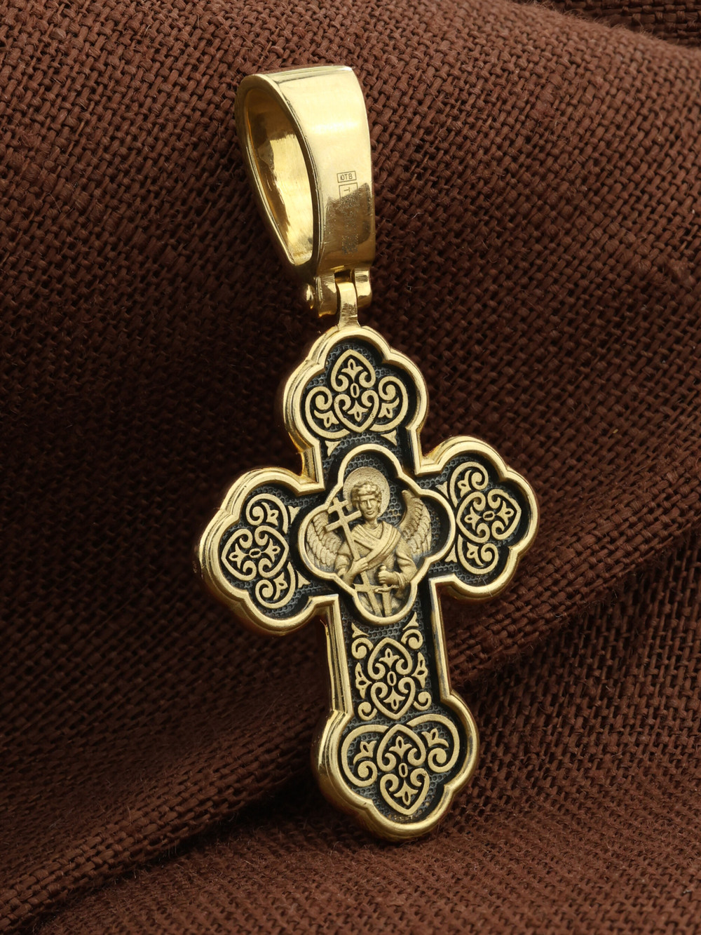 Крест из лимонного золота