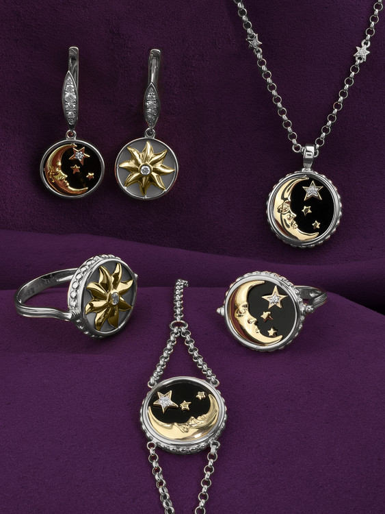 Колье из белого золота c бриллиантами, ониксом и перламутром