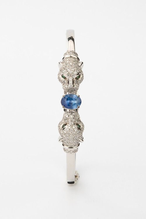 Браслет из белого золота c бриллиантами, сапфиром и изумрудом